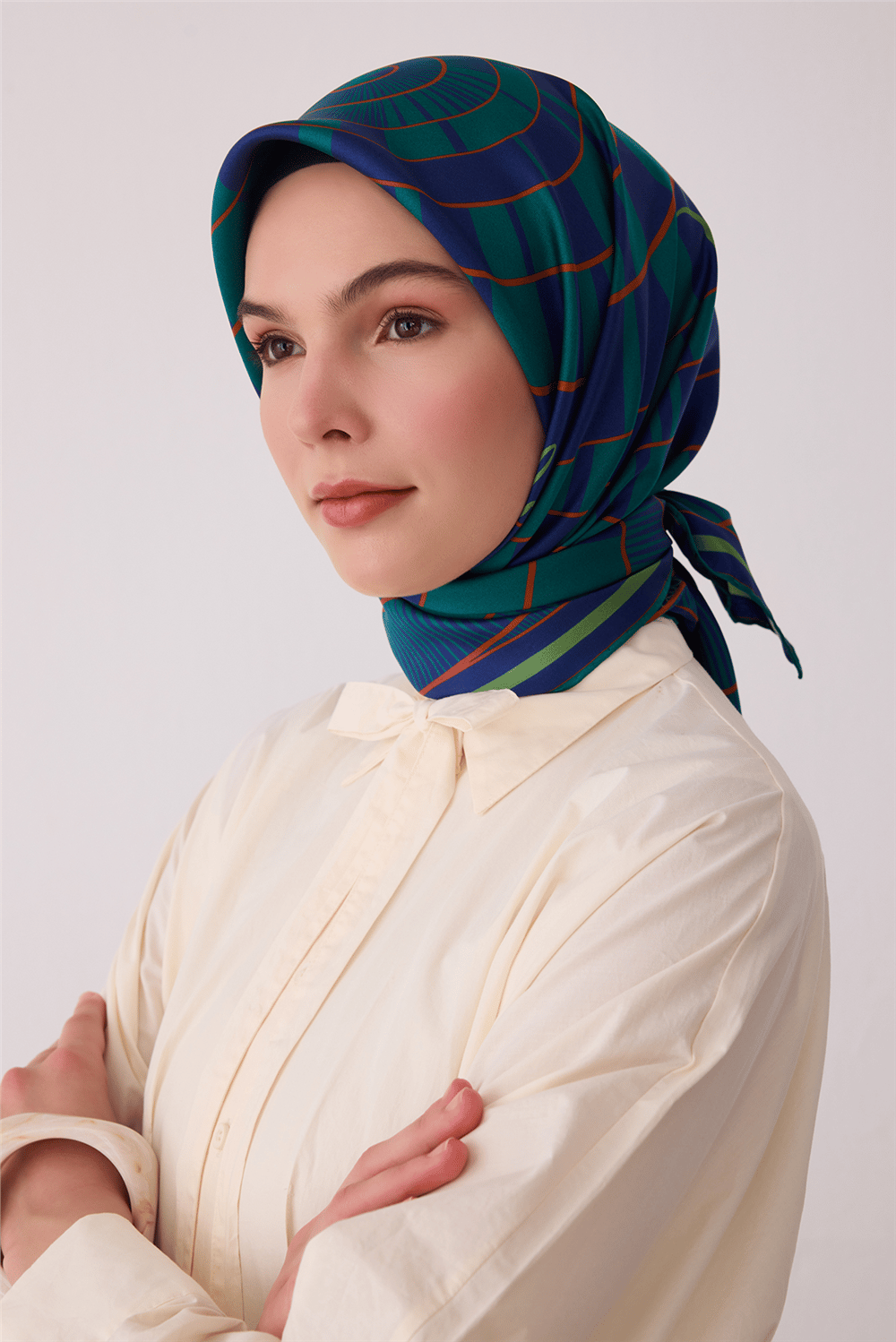 Yeşil Geometrik Desen %100 Twill İpek Eşarp 4411-55