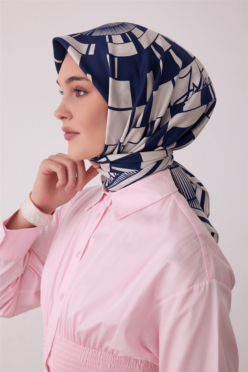 Lacivert Geometrik Desen %100 Twill İpek Eşarp 4411-59
