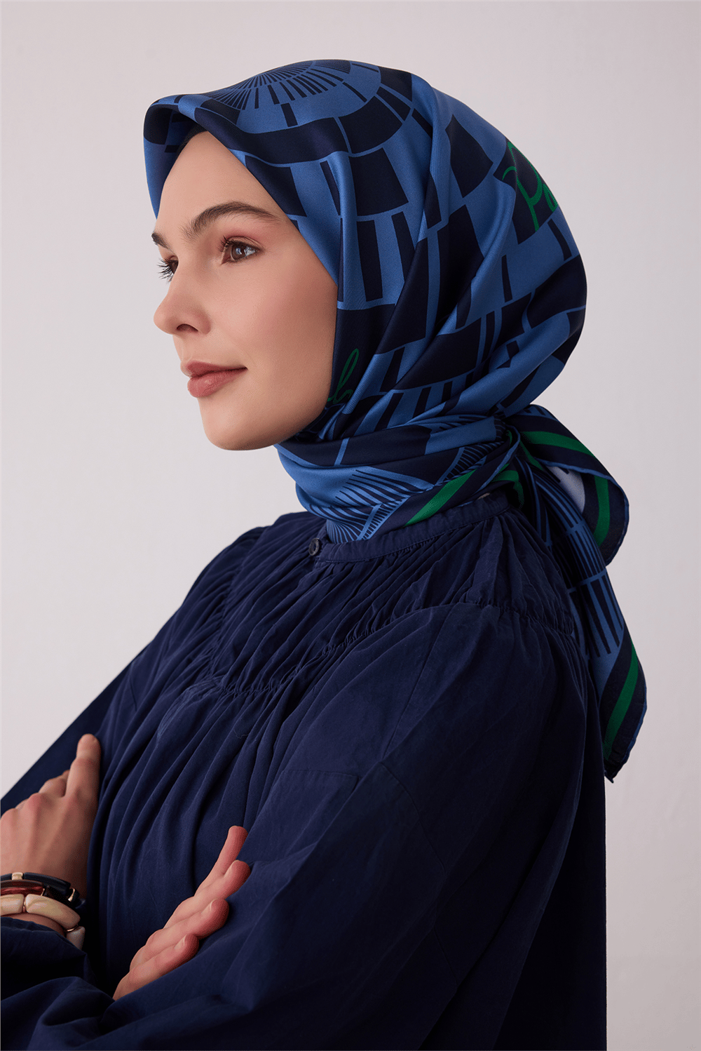 Lacivert Geometrik Desen %100 Twill İpek Eşarp 4411-80