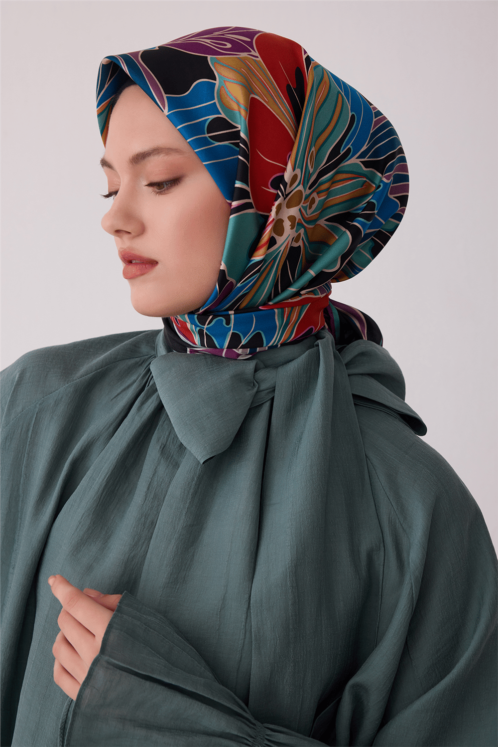 Siyah Çiçek Deseni %100 Twill İpek Eşarp 4413-33