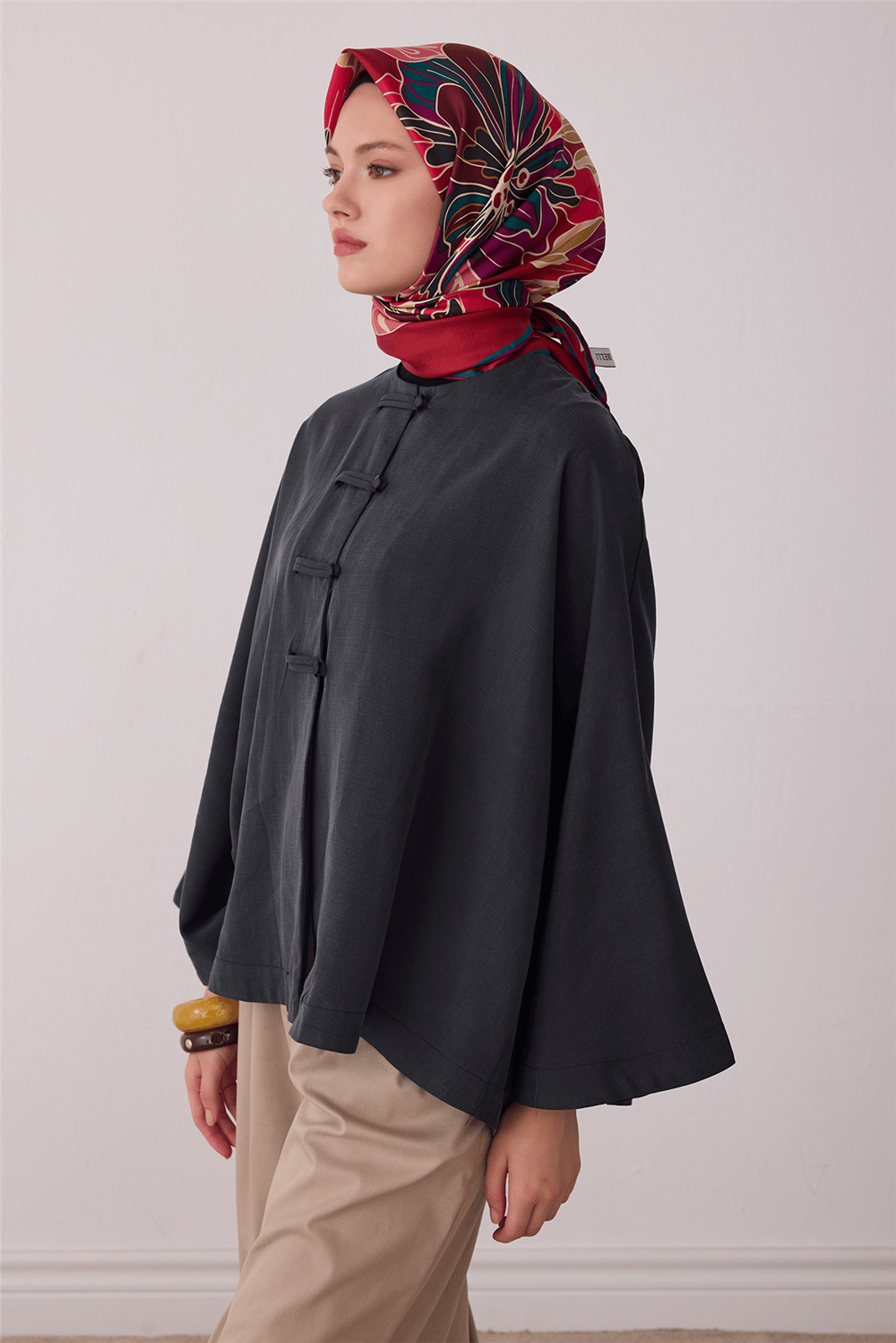 Kırmızı Çiçek Deseni %100 Twill İpek Eşarp 4413-84