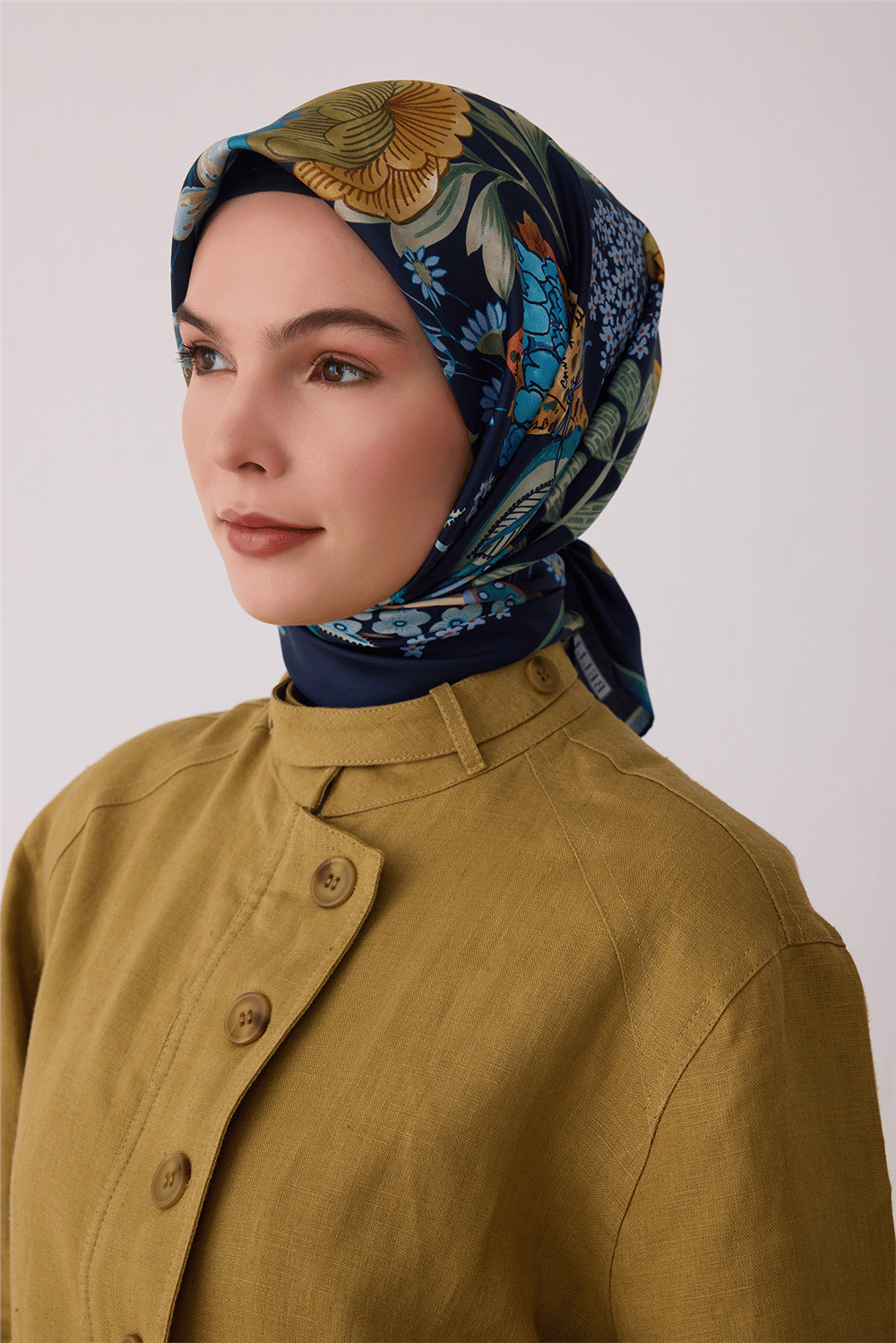 Lacivert Çiçek Deseni %100 Twill İpek Eşarp 4415-07