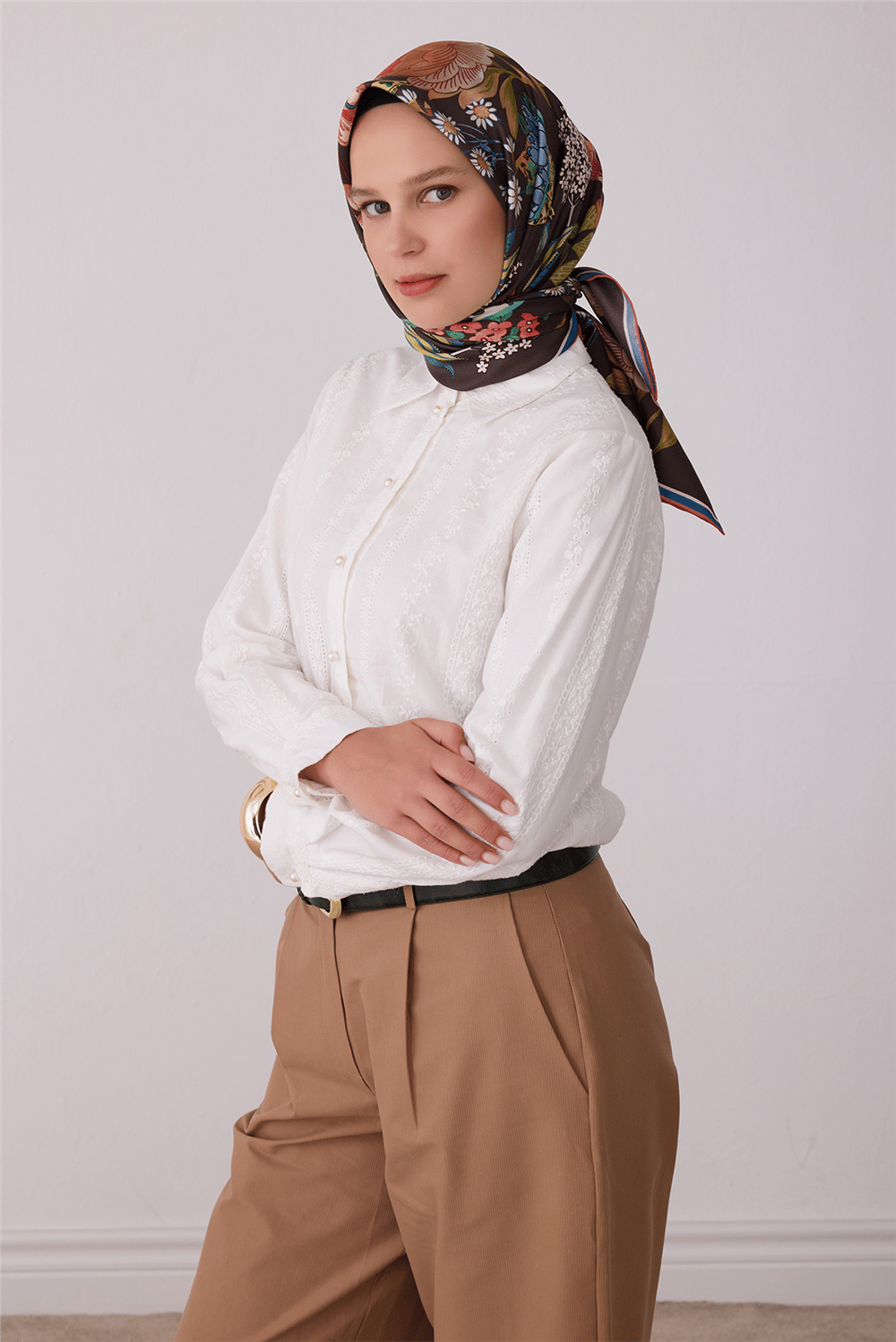 Kahverengi Çiçek Deseni %100 Twill İpek Eşarp 4415-35