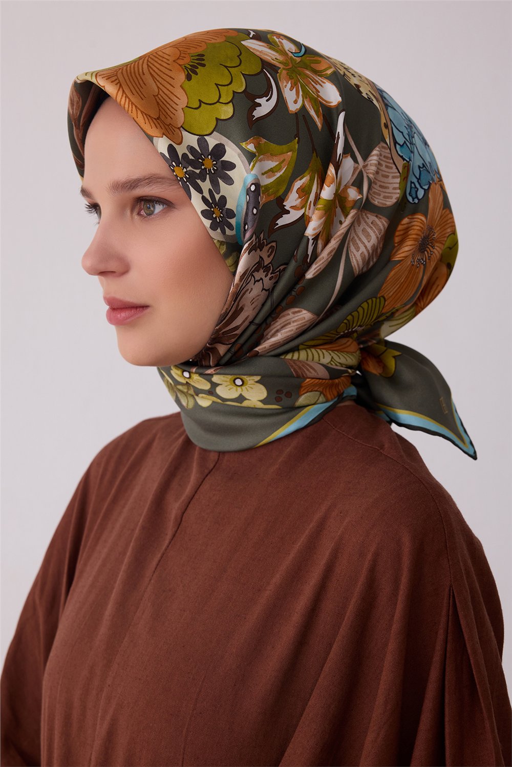 Yeşil Çiçek Deseni %100 Twill İpek Eşarp 4415-55