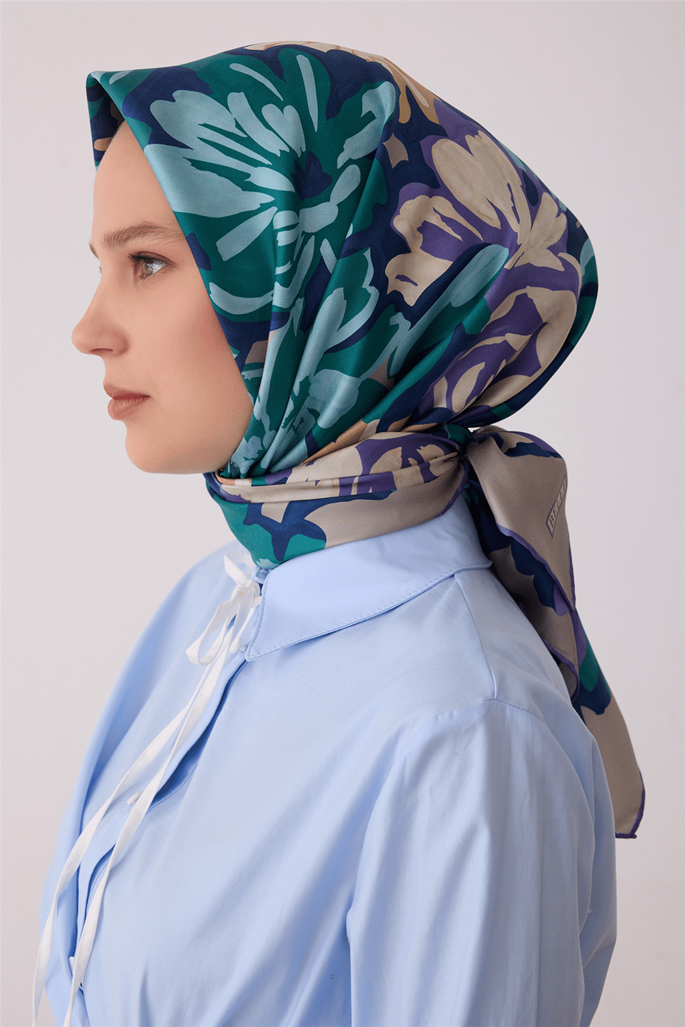 Mavi Çiçek Deseni %100 Twill İpek Eşarp 4416-80