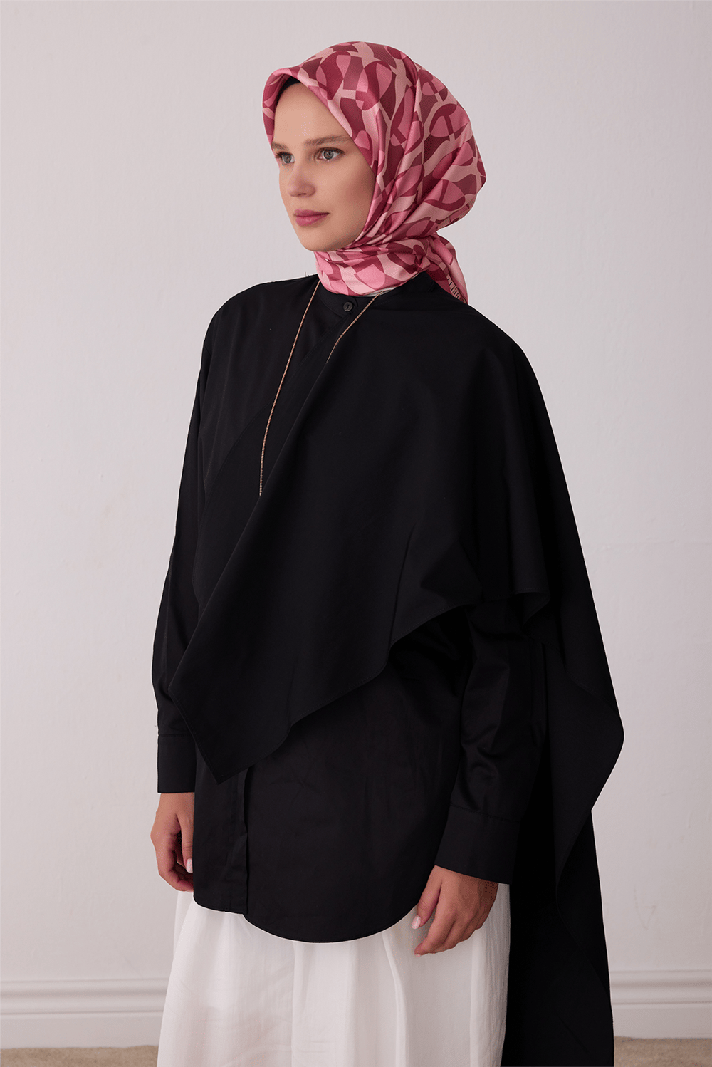 Pembe Geometrik Desen %100 Twill İpek Eşarp 4420-03