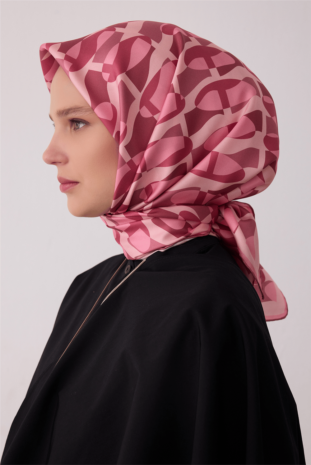Pembe Geometrik Desen %100 Twill İpek Eşarp 4420-03