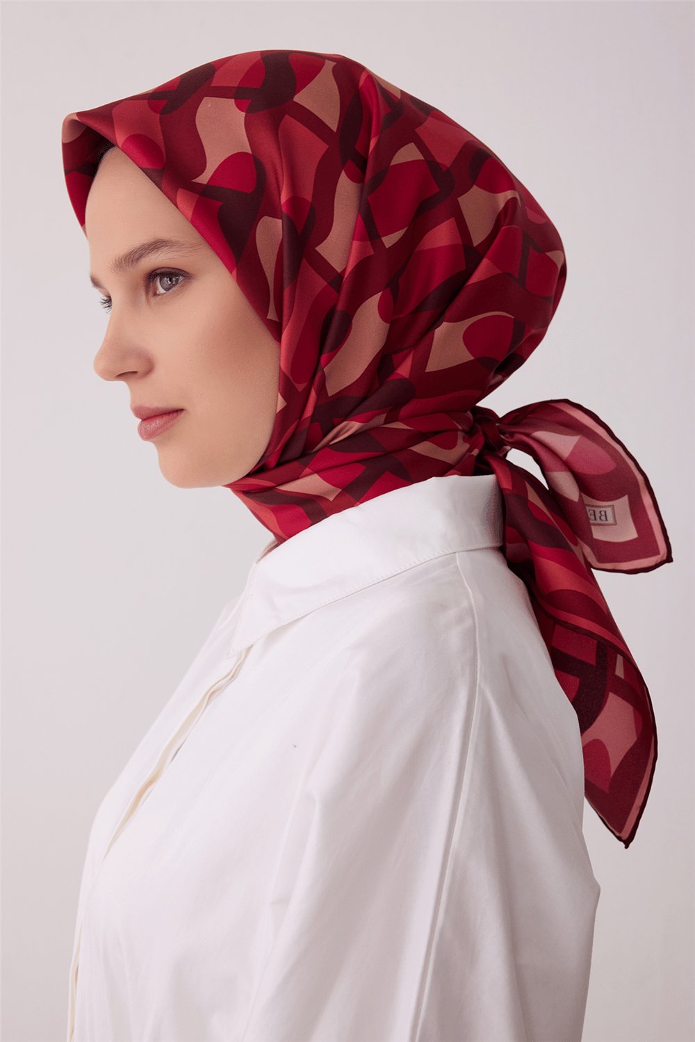Kırmızı Geometrik Desen %100 Twill İpek Eşarp 4420-81