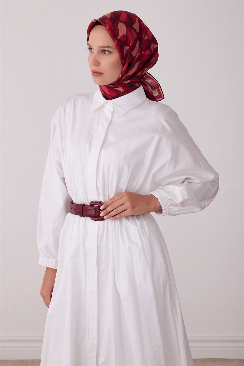Kırmızı Geometrik Desen %100 Twill İpek Eşarp 4420-81