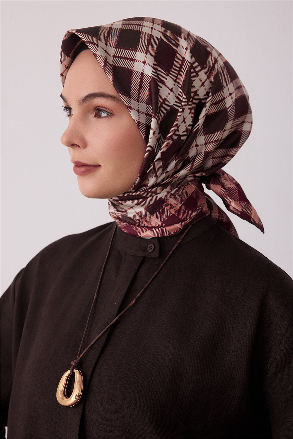 Kahverengi Geometrik Desen %100 Twill İpek Eşarp 4421-54