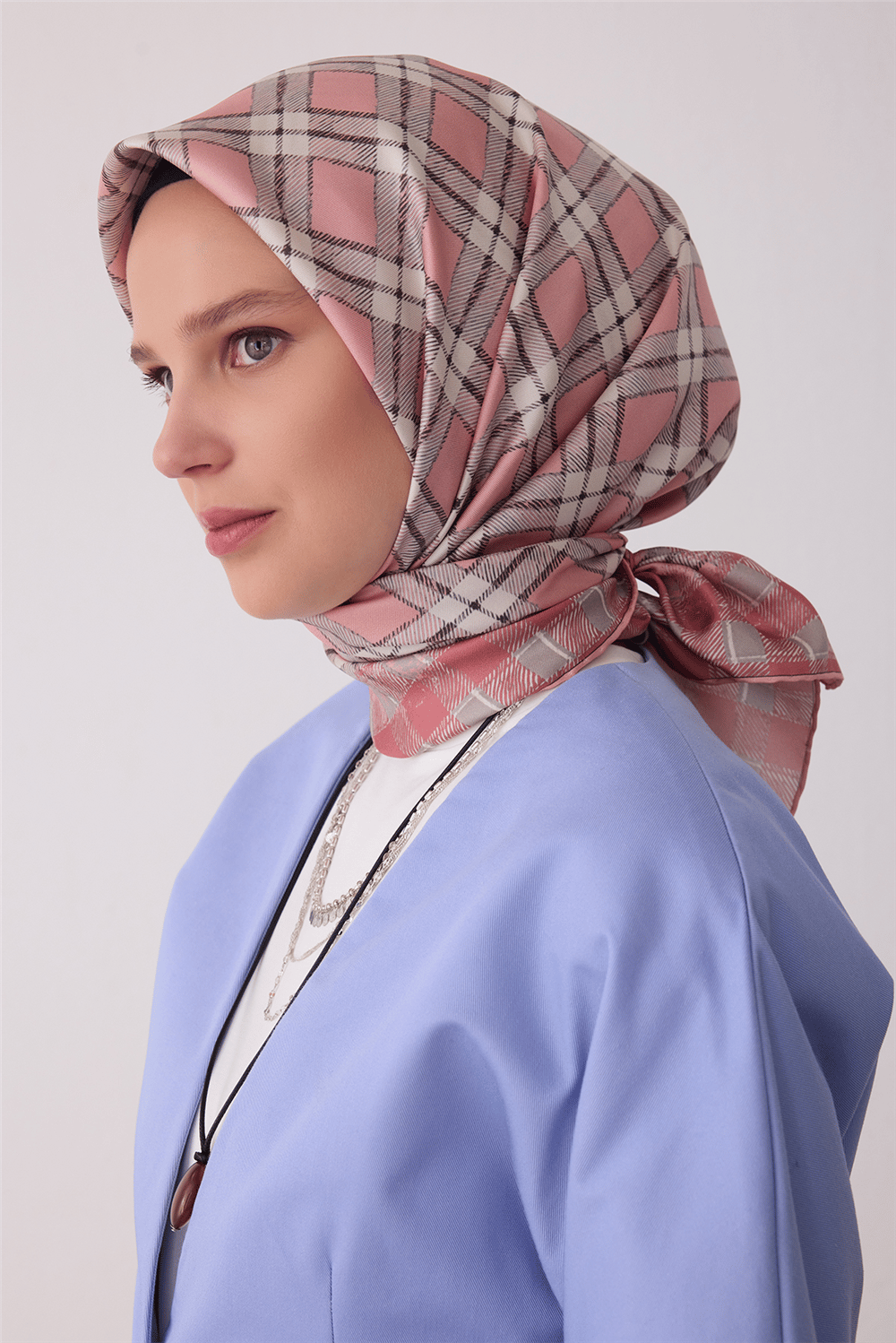 Pembe Geometrik Desen %100 Twill İpek Eşarp 4421-81