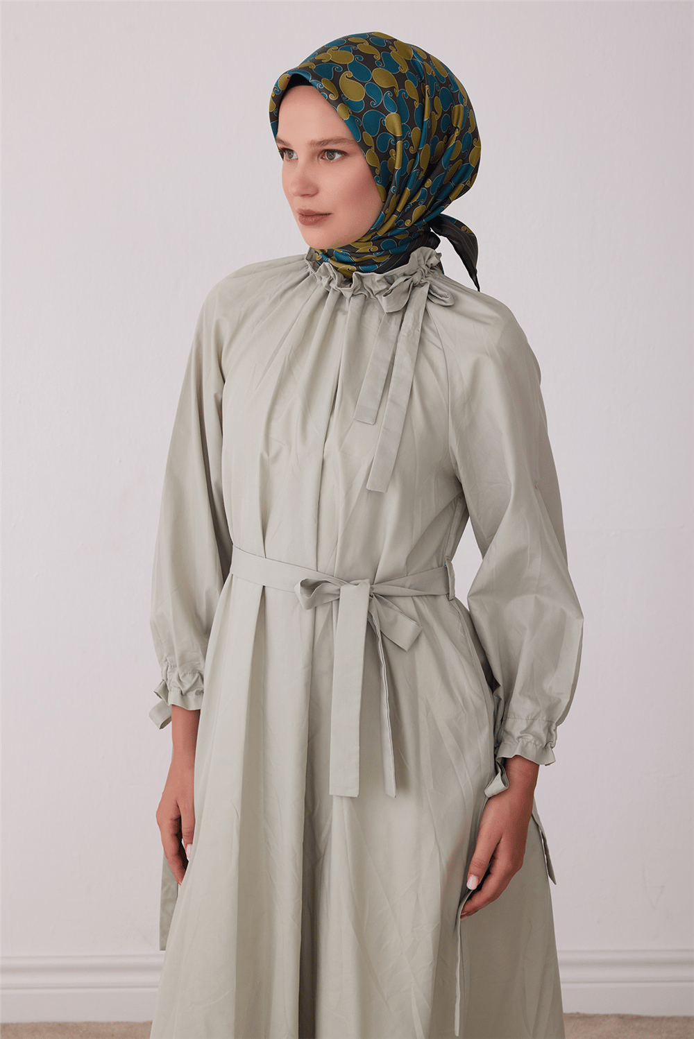 Yeşil Etnik Desen %100 Twill İpek Eşarp 4422-32