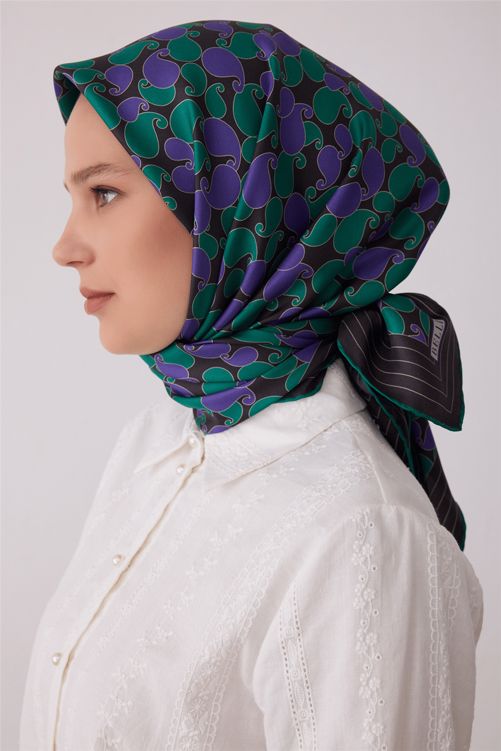 Yeşil Etnik Desen %100 Twill İpek Eşarp 4422-83