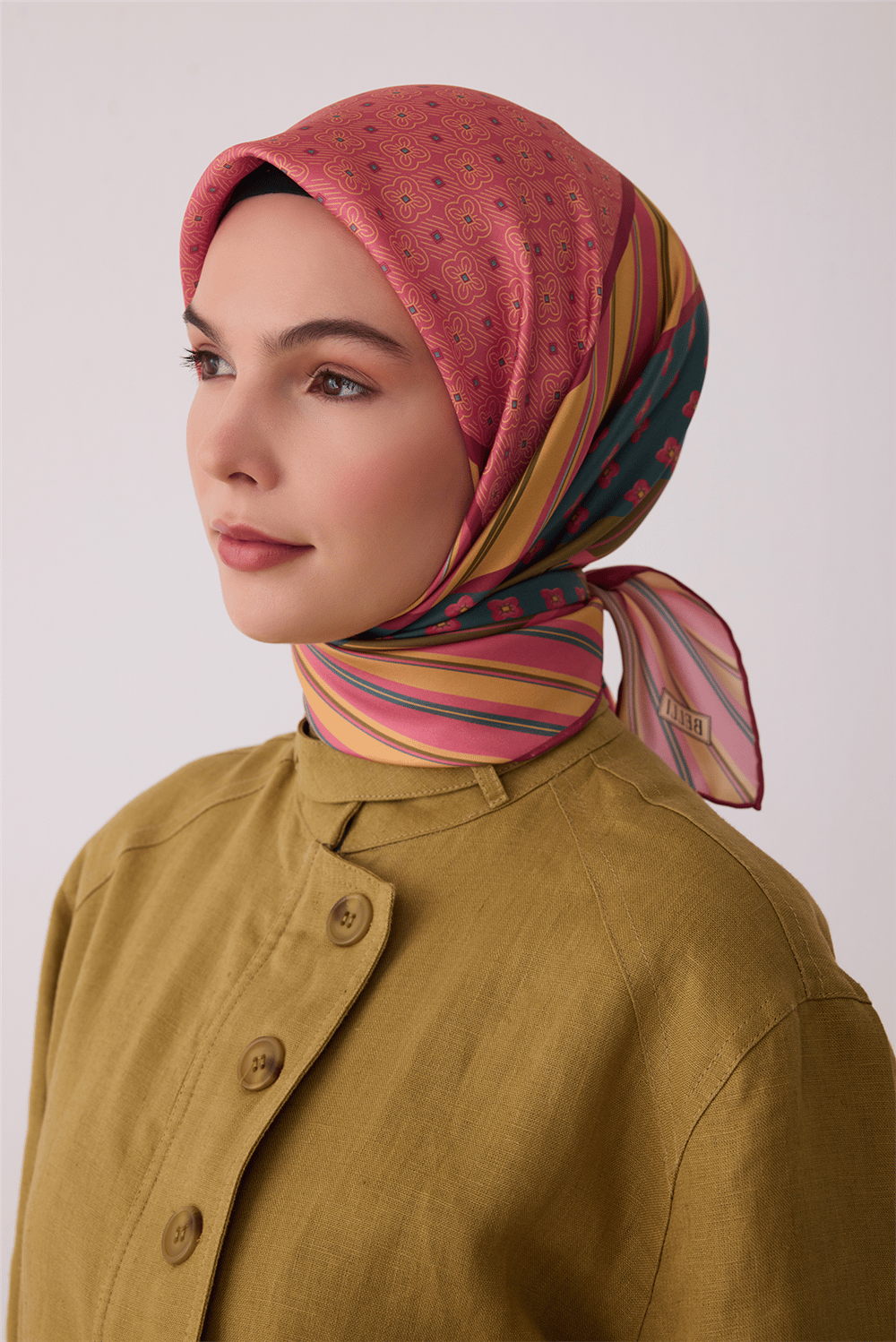 Pembe Geometrik Desen %100 Twill İpek Eşarp 4423-03