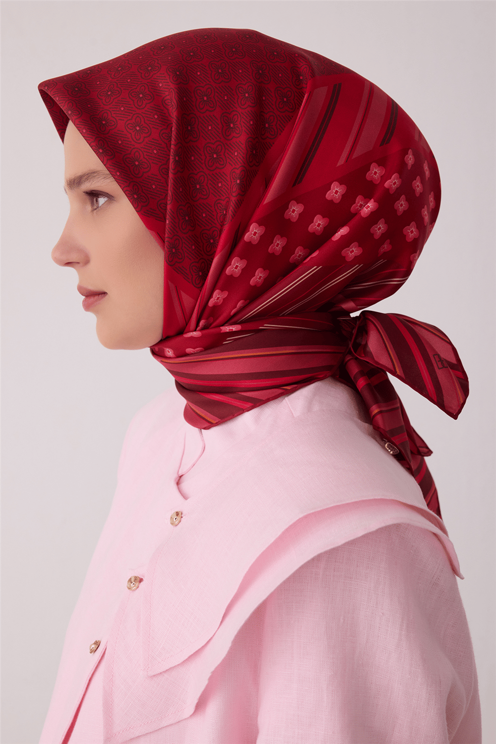 Kırmızı Geometrik Desen %100 Twill İpek Eşarp 4423-53