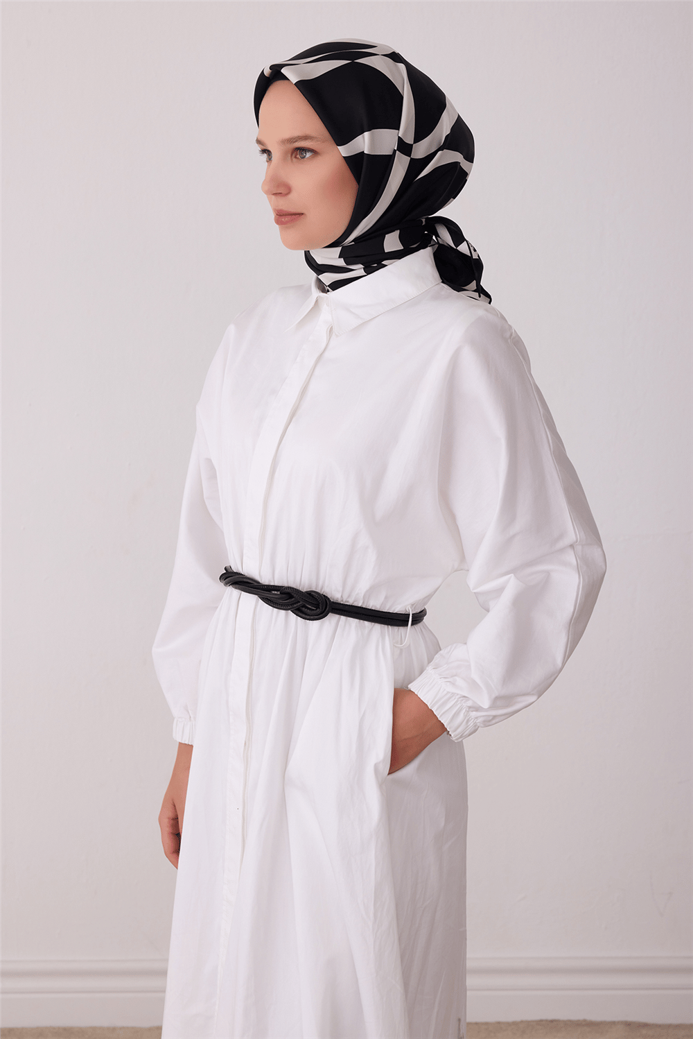 Siyah Soyut Desen %100 Twill İpek Eşarp 4429-42