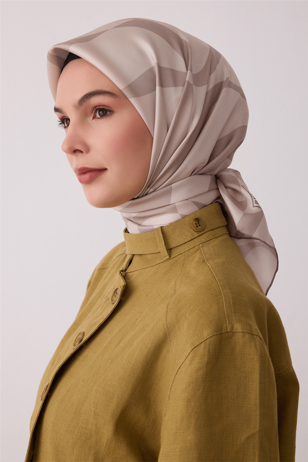 Bej Soyut Desen %100 Twill İpek Eşarp 4429-43
