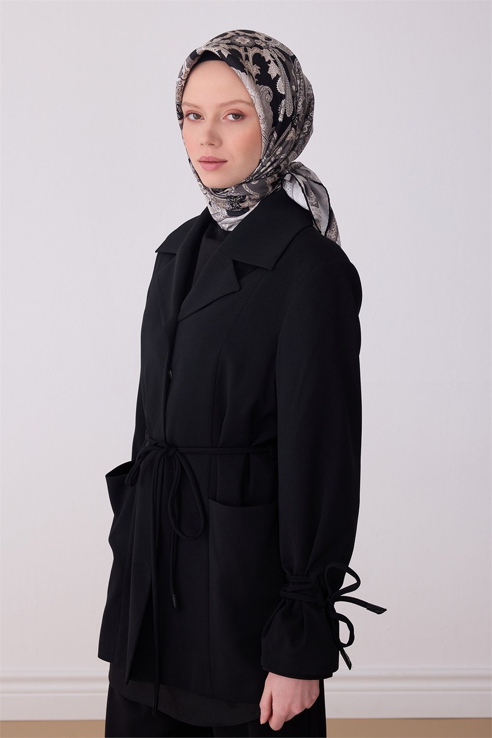 Siyah Etnik Desen %100 Twill İpek Eşarp 4304-06