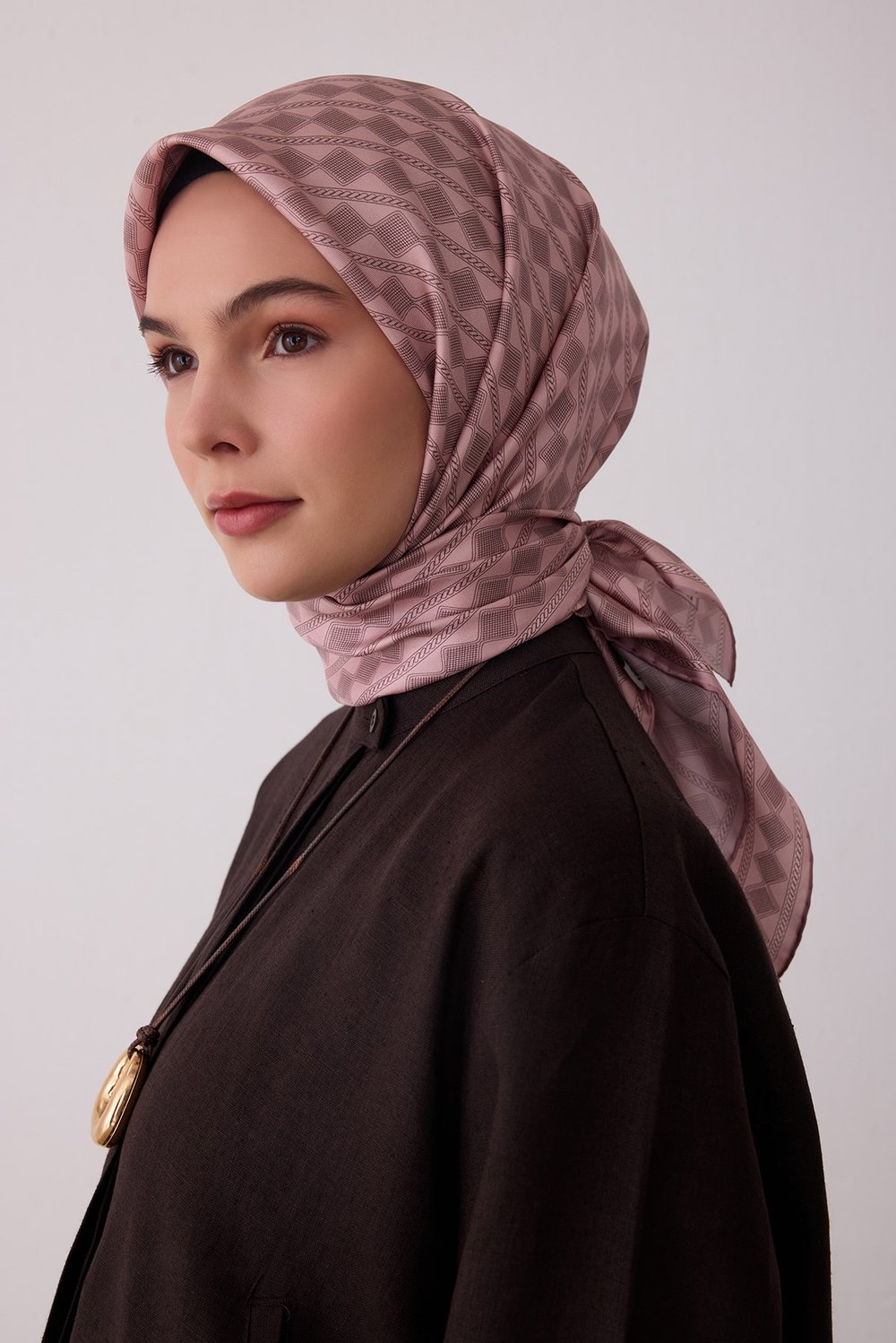 Pembe Geometrik Desen %100 Twill İpek Eşarp 4425-02