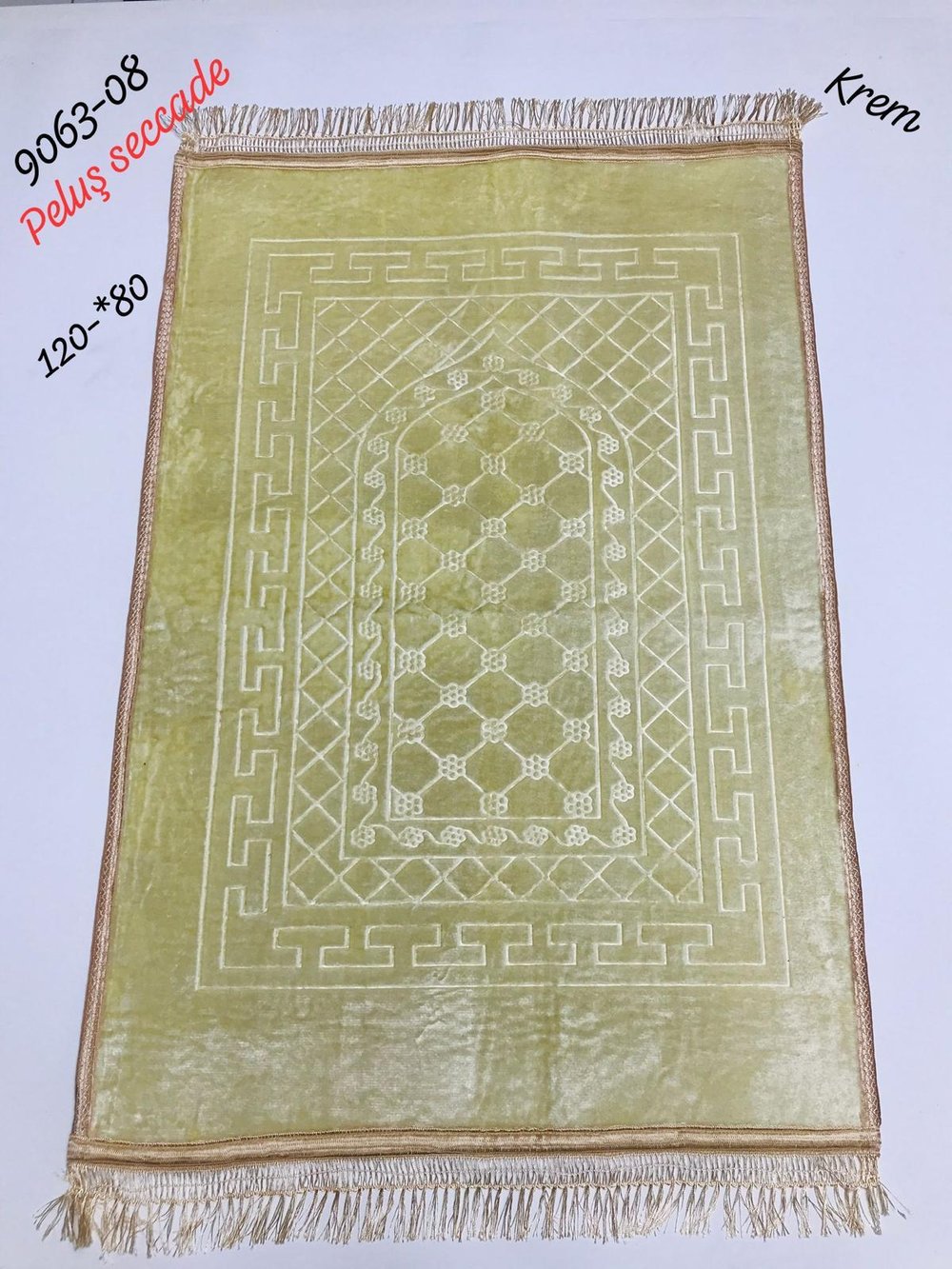 9063 Peluş Seccade