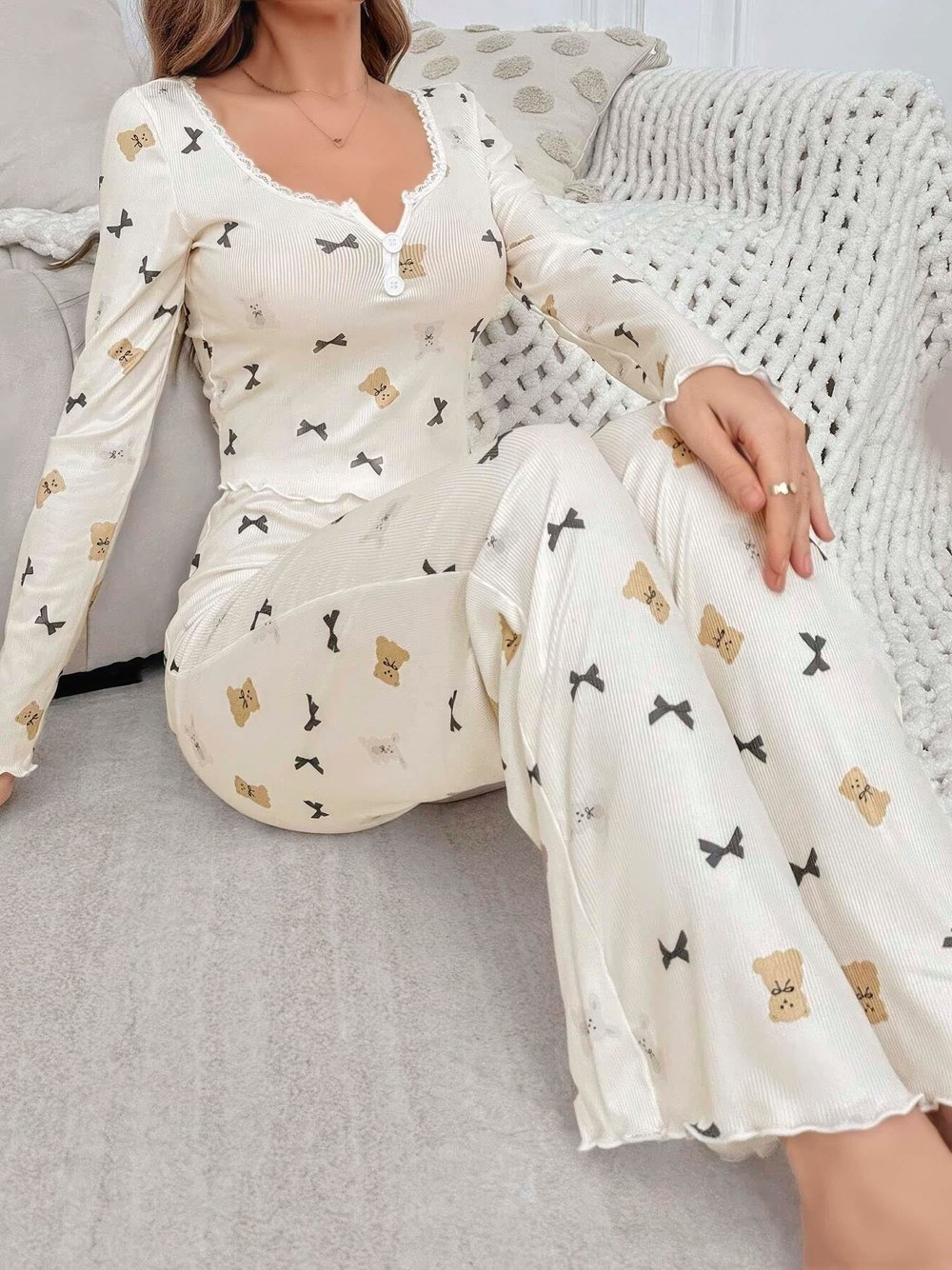 Kadın Ekru Ayıcık ve Fiyonk Desenli Yumuşak Pamuklu Uzun Pijama Takımı 5129