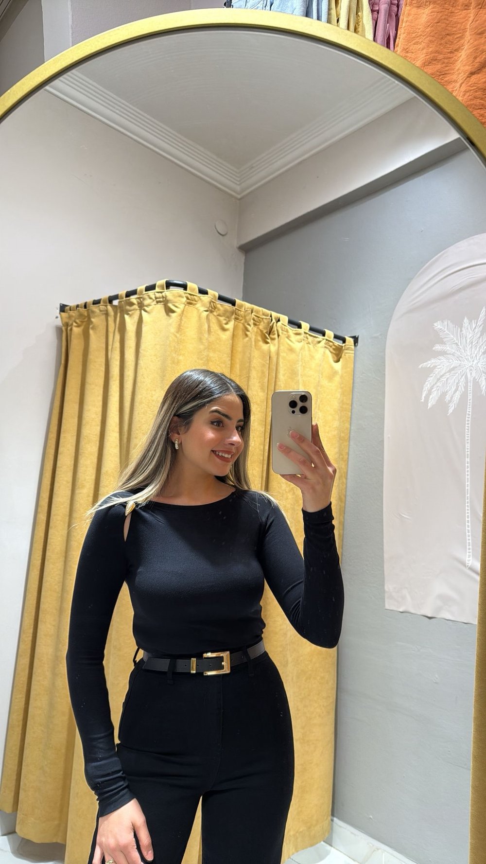 DAMLA AKSESUARLI SİYAH BLUZ 