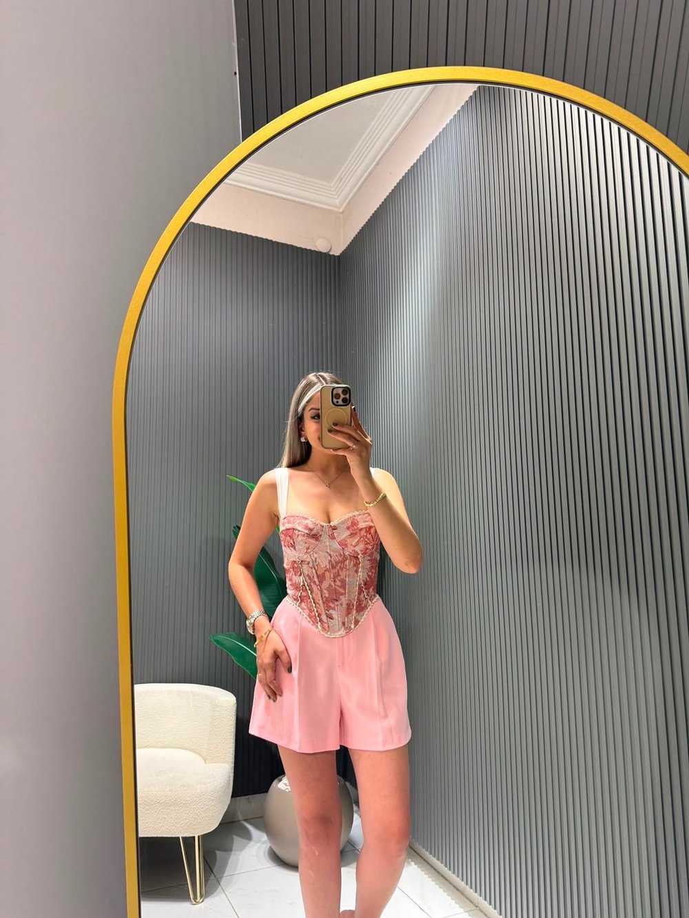 PEMBE ŞORT 