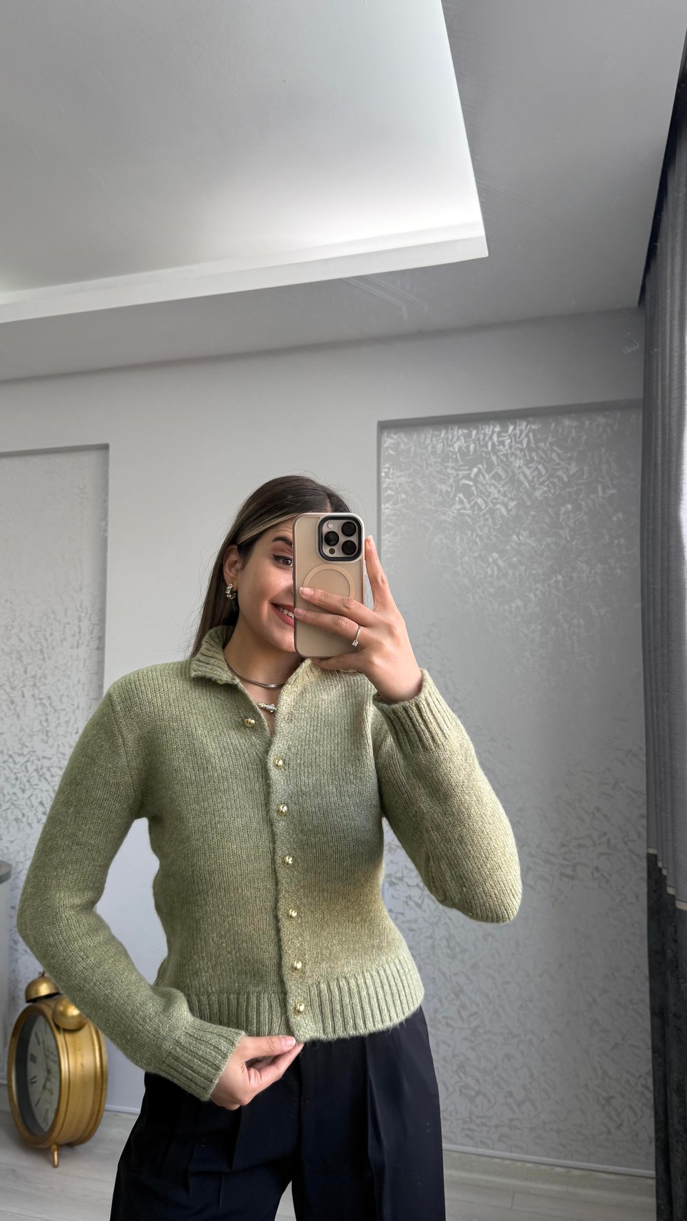 YEŞİL DÜĞMELİ HIRKA 