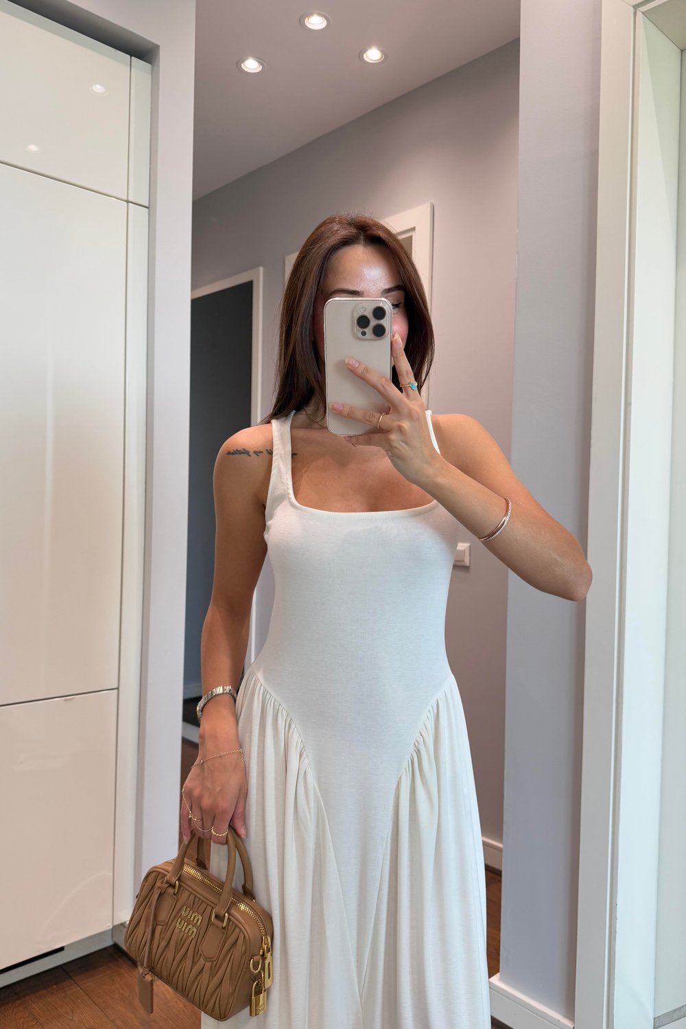 BEL DETAYLI EKRU TASARIM ELBİSE