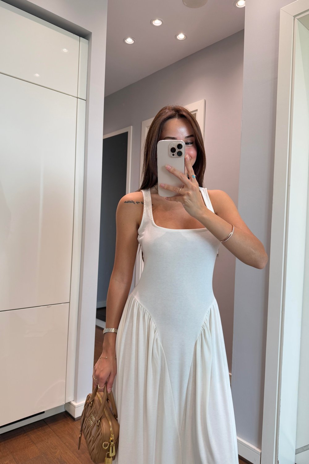 BEL DETAYLI EKRU TASARIM ELBİSE