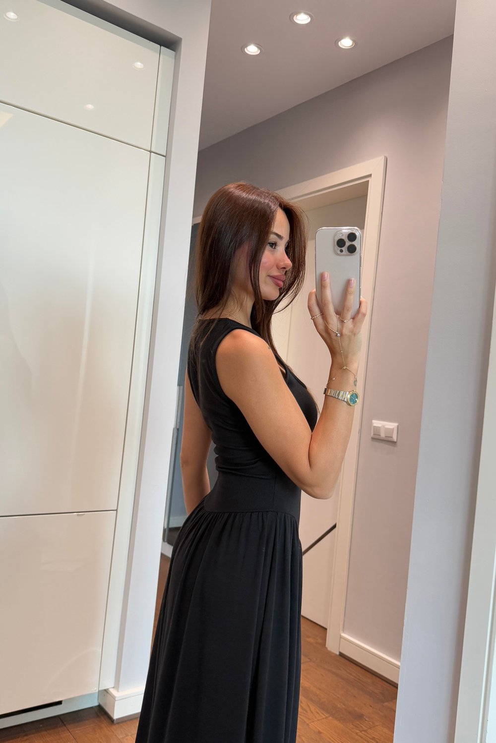 BEL DETAYLI SİYAH TASARIM ELBİSE