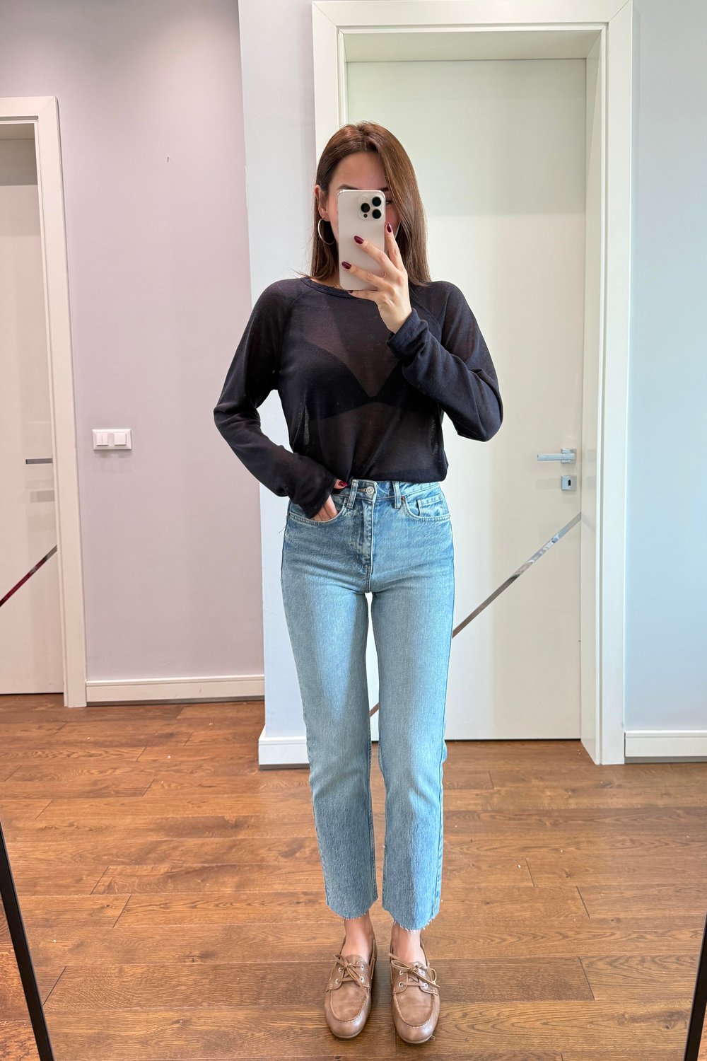 MAVİ TAŞLAMALI KESİK PAÇA BOYFİT JEAN