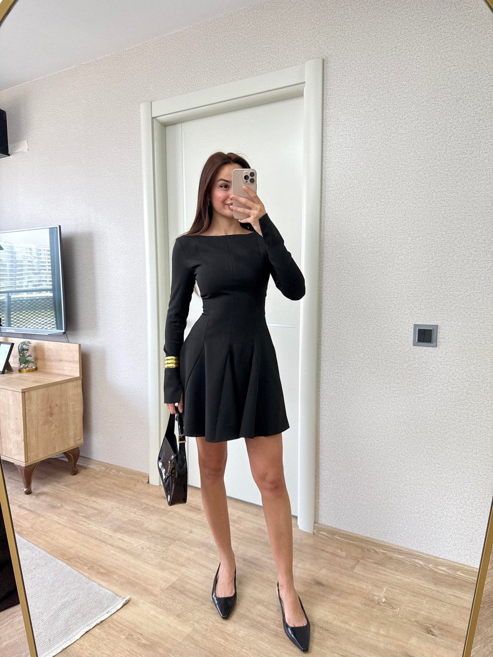siyah dikis detayli elbise