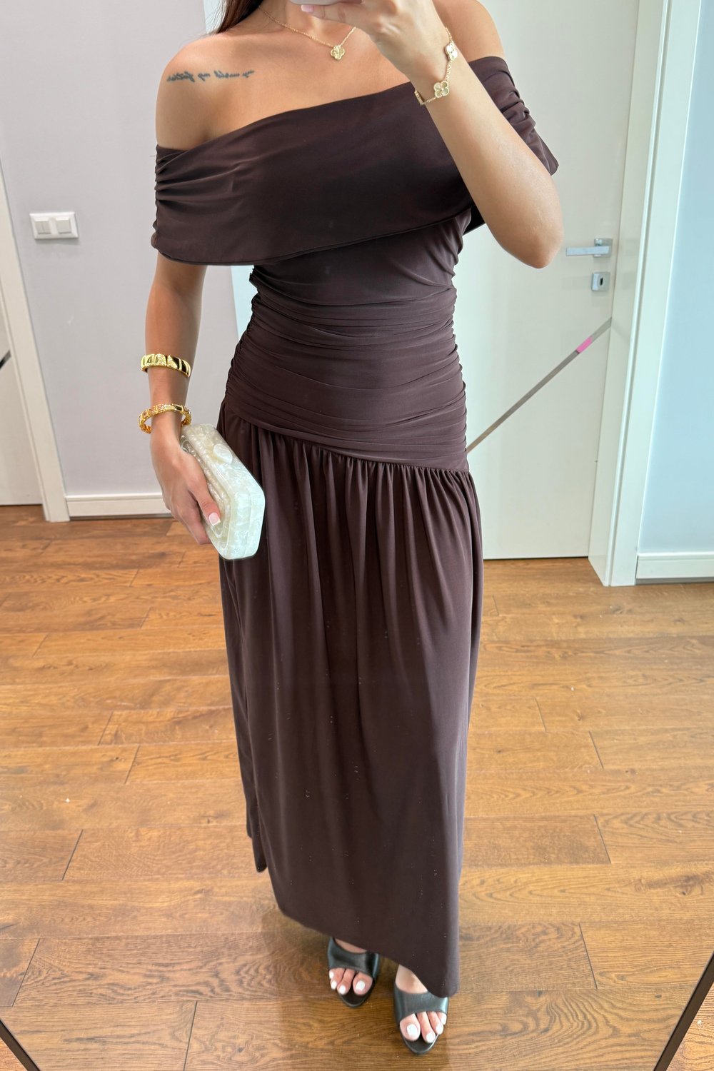 TASARIM MADONNA YAKA ELBİSE-KAHVE