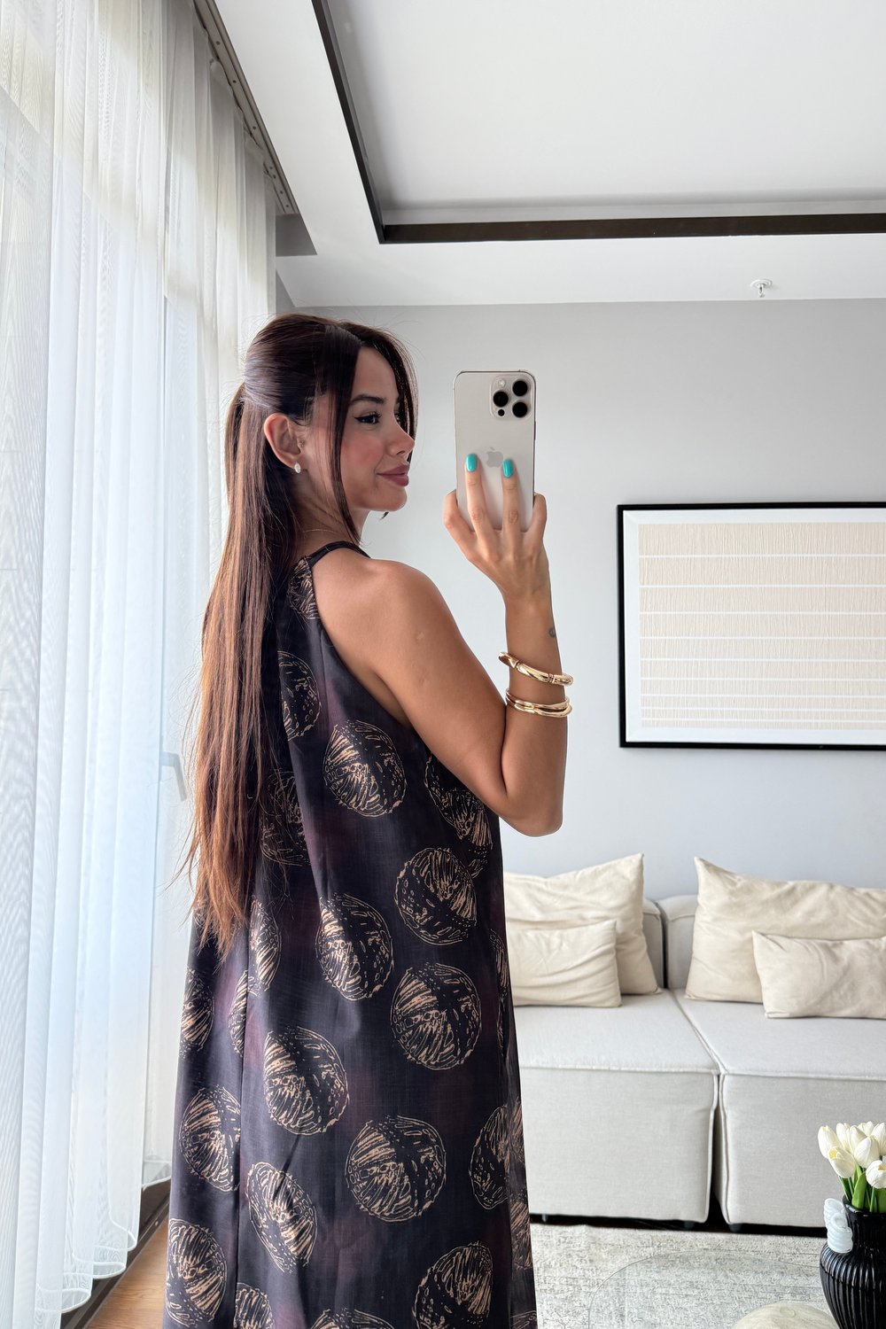 YANLARI YIRTMAÇLI ELBİSE