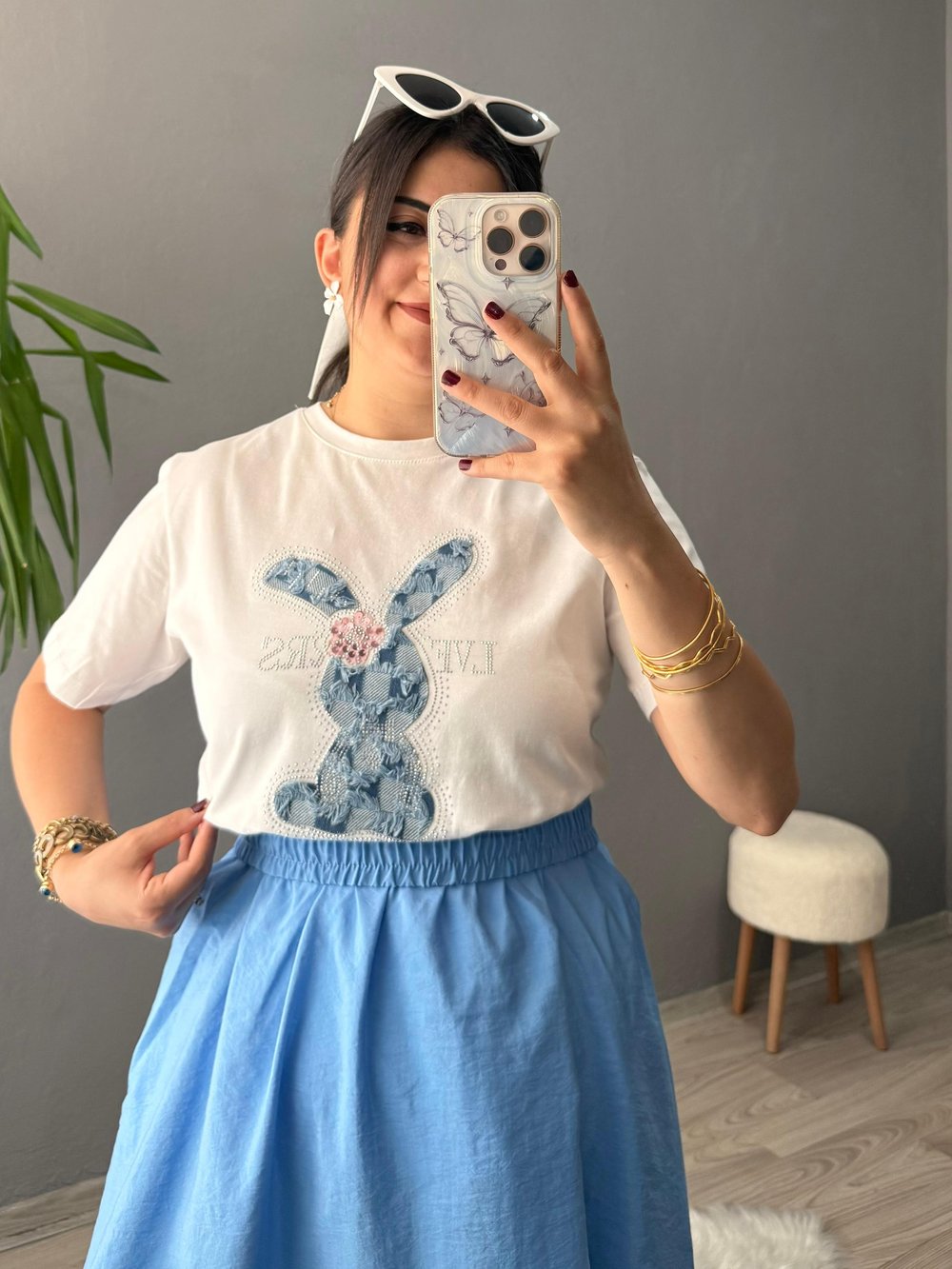 Tavşan Denim Temalı Taşlı Bisiklet Yaka Tshirt - Beyaz