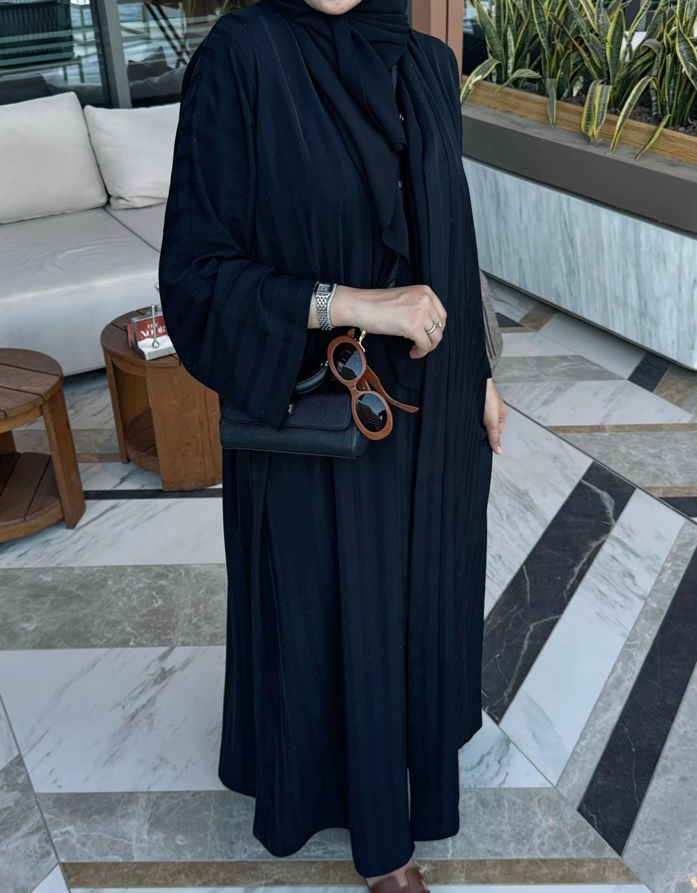 Taş işlemeli çizgili abaya