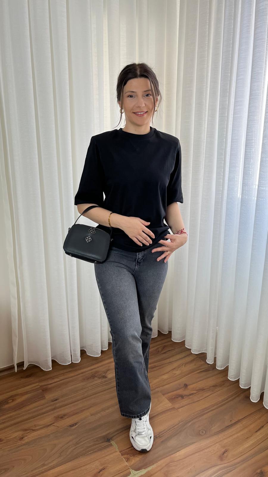 Siyah Vatkalı Basic Kısa Kollu Tshırt