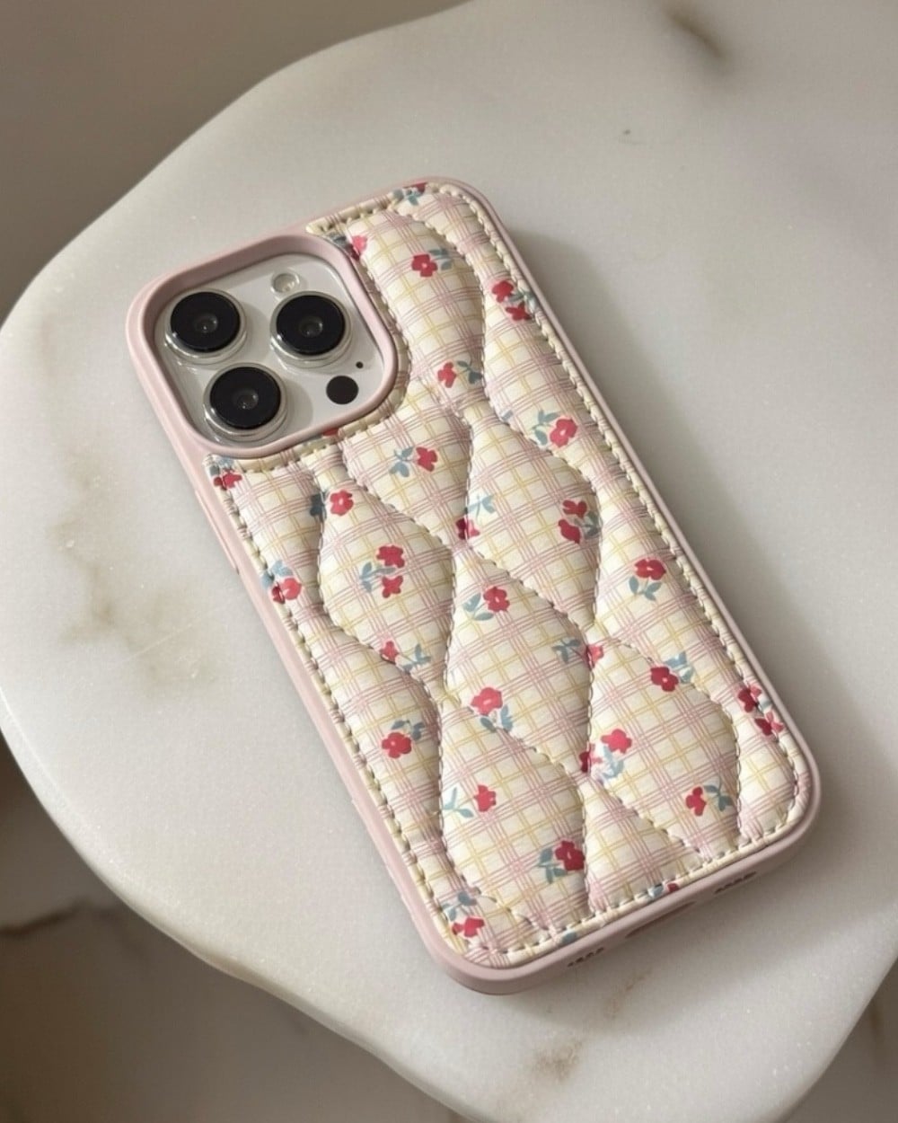 Telefon KılıfıIphone Uyumlu Kapitone Çiçek Desenli Kılıf