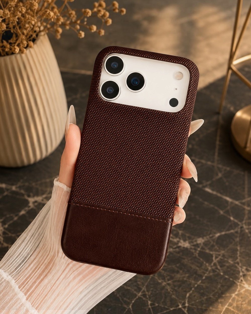 Telefon KılıfıIphone Uyumlu Premium Deri Dokulu Kenarları ve Altı Yarı Açık Magsafe Destekli Kılıf
