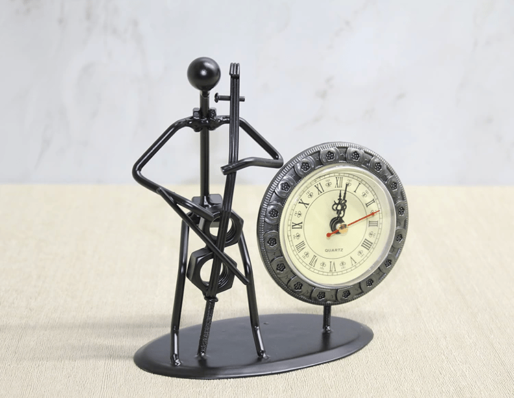 Metal Saatli Keman Çalan Müzisyen Alk4333