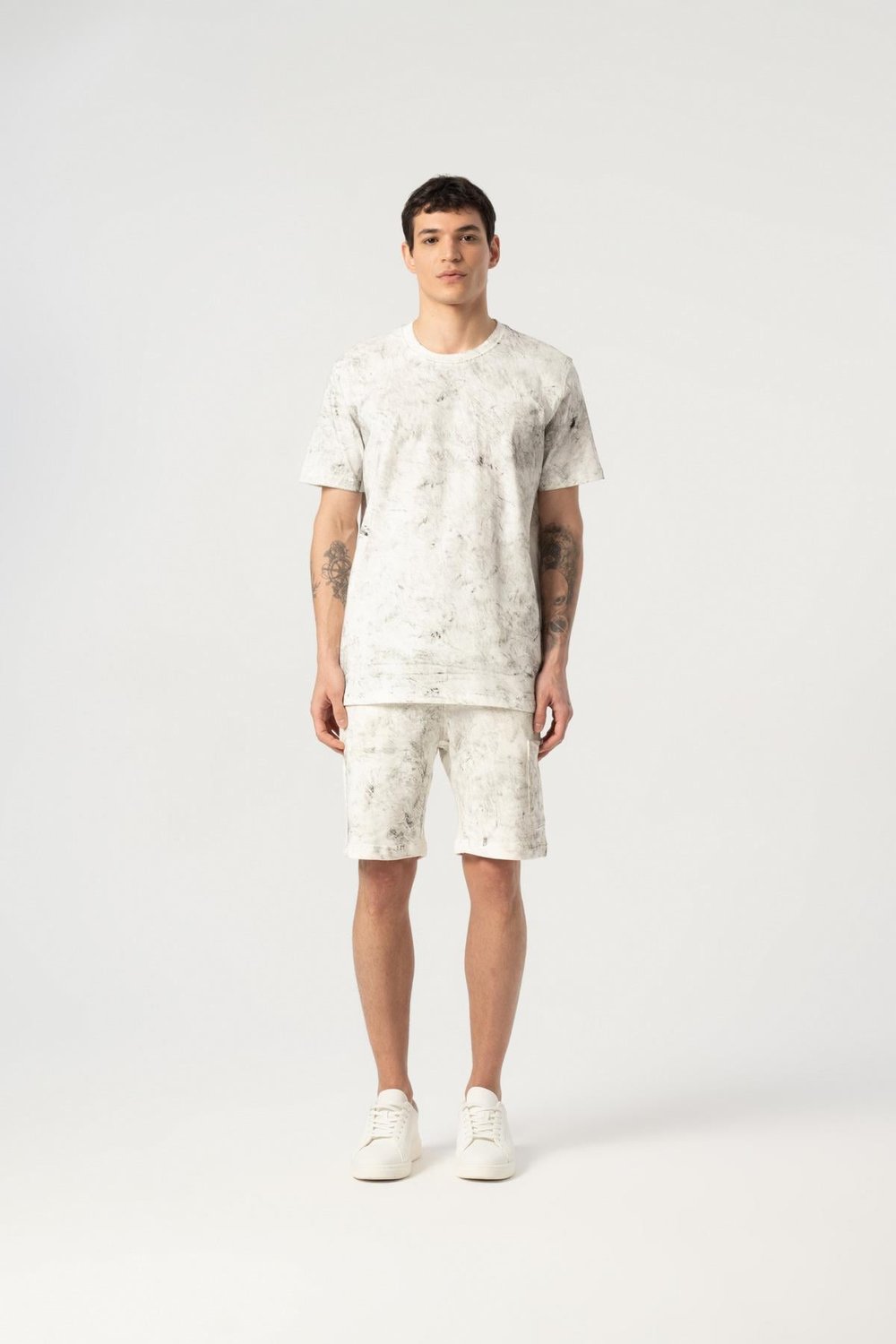 Bisiklet Yaka Fırça Desenli Tshirt ve Şort Takım Ekru