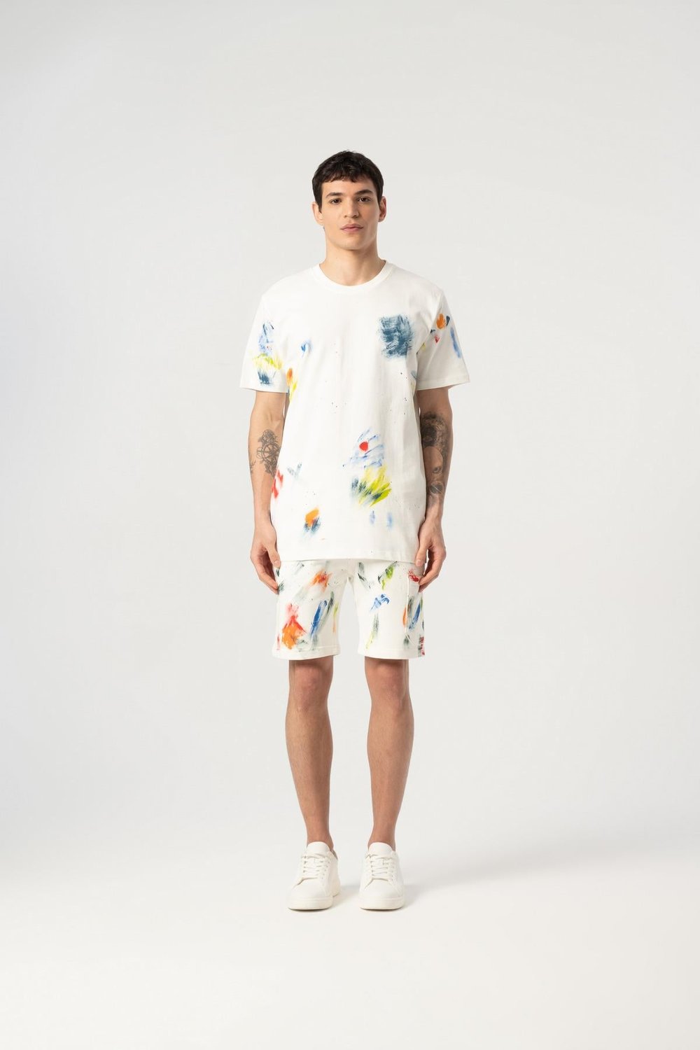 Bisiklet Yaka Renkli Fırça Desenli Tshirt ve Şort Takım Ekru