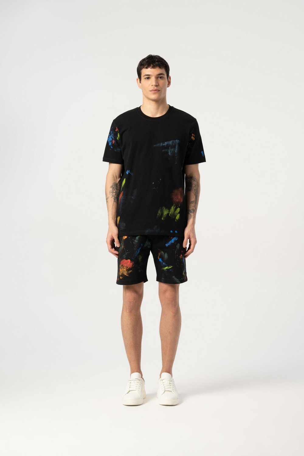 Bisiklet Yaka Renkli Fırça Desenli Tshirt ve Şort Takım Siyah