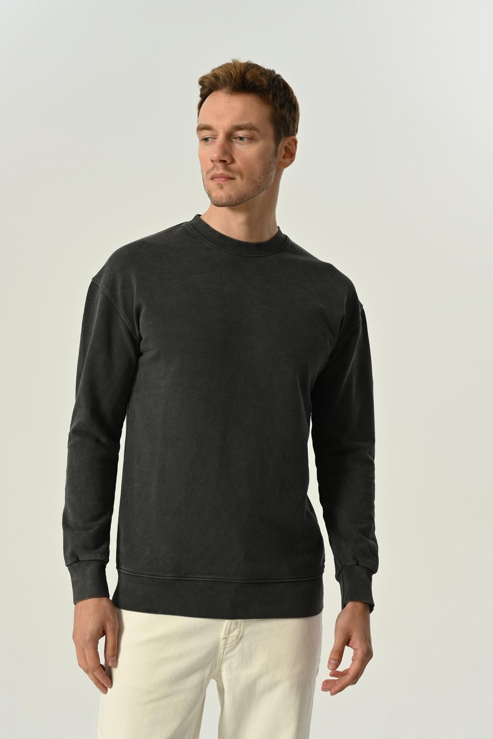 erkek-asit-yikamali-sweatshirt-siyah--41bd-.webp