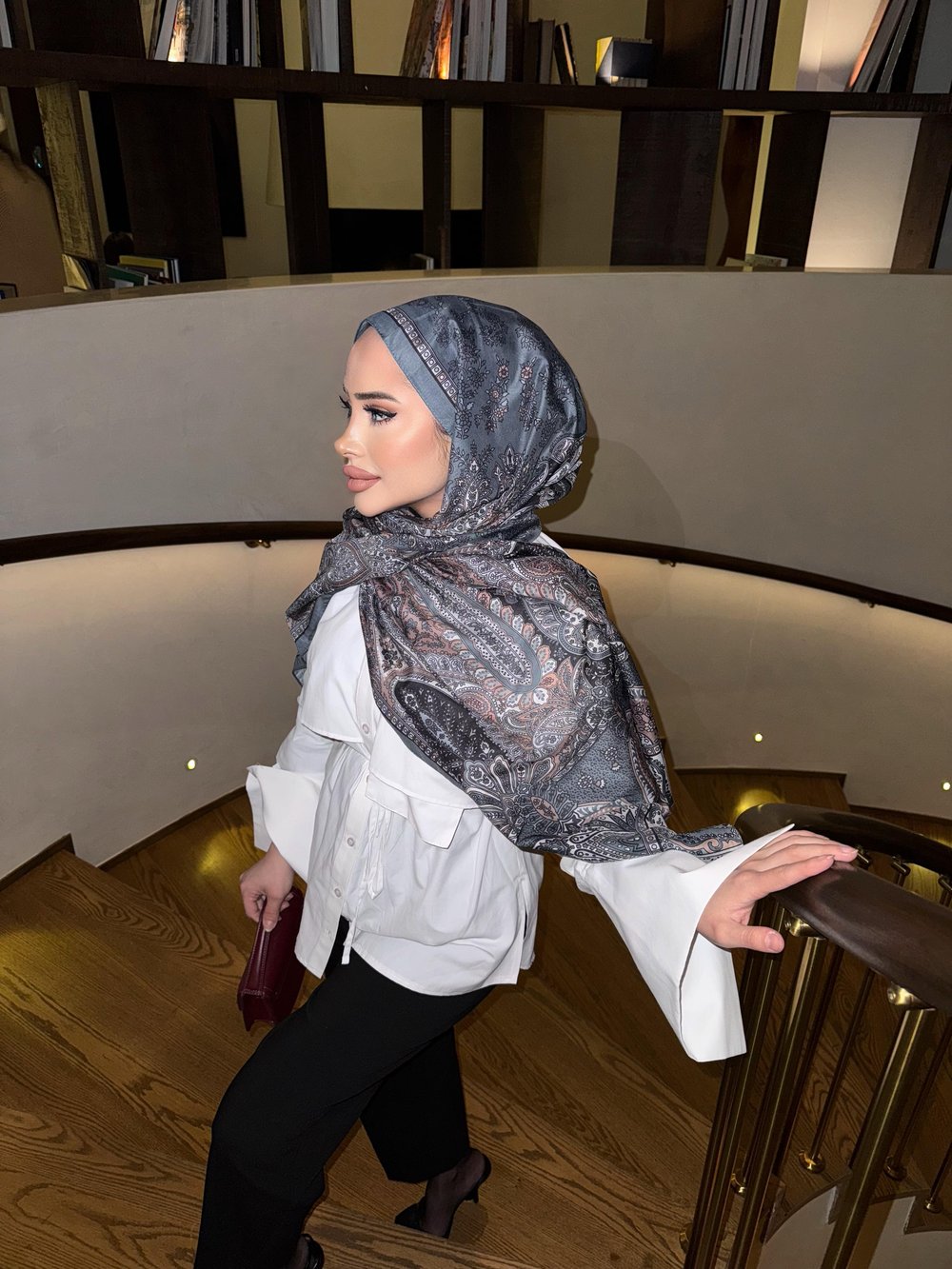 Yüsra Model Şal Gri