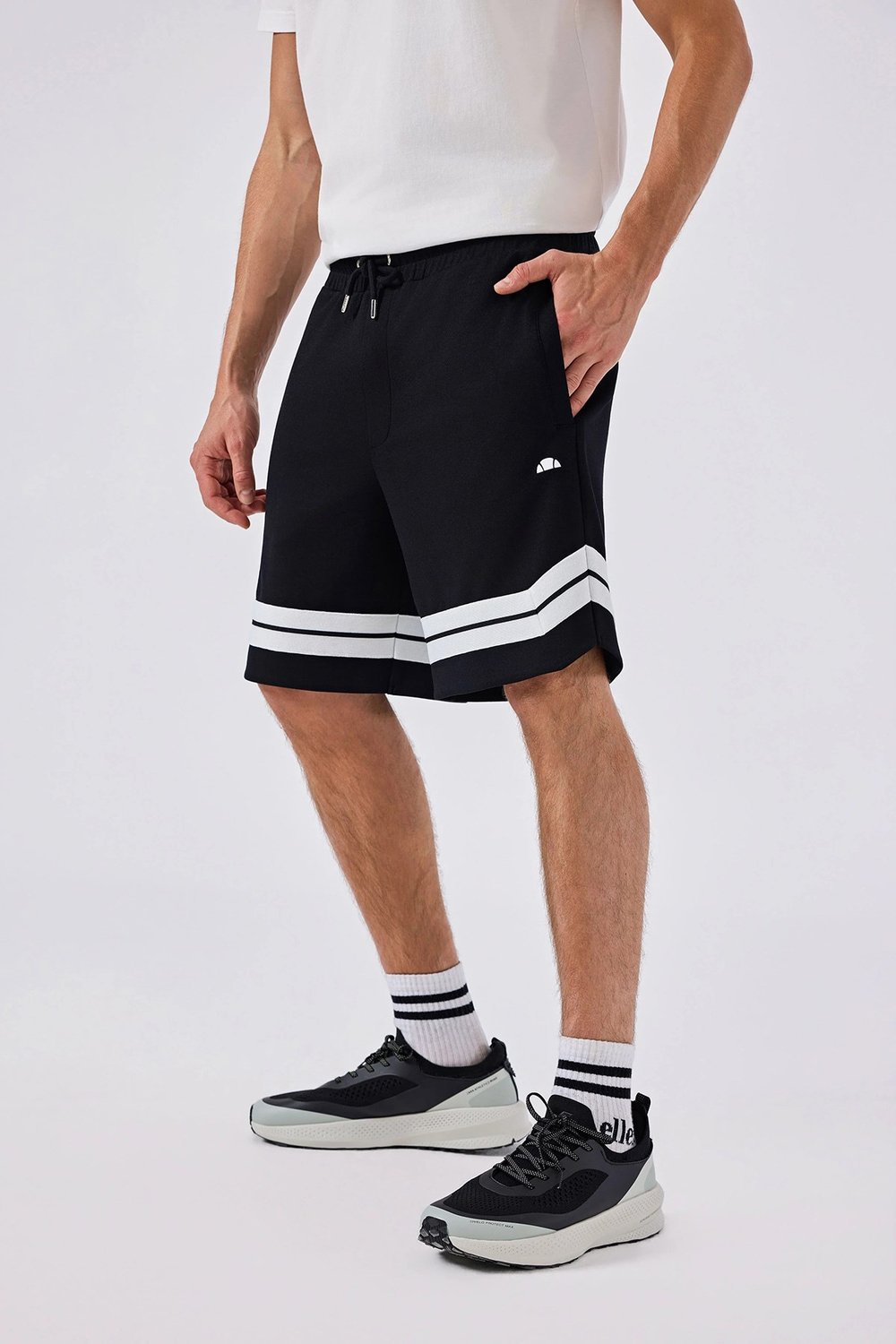Ellesse Modal Karışımlı Şerit Detaylı Bağlamalı Erkek Short 6SM4012-BK SİYAH