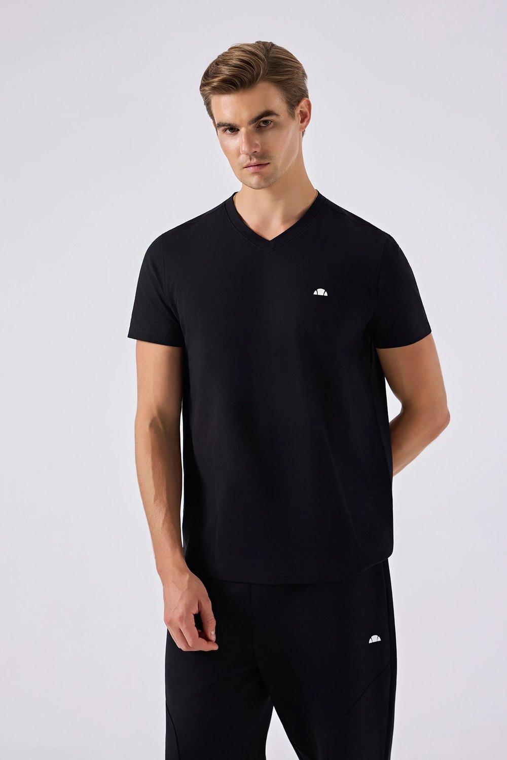 Ellesse Pamuklu Regular Fit V Yaka Erkek T Shirt 6SM5049-BK SİYAH