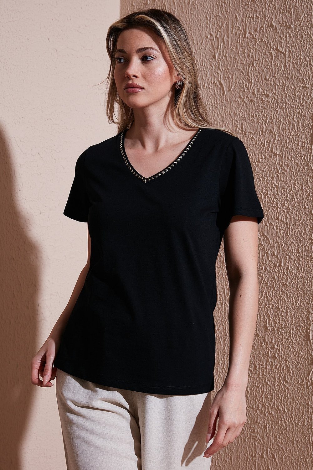 Fashion Friends % 100 Pamuk Normal Kalıp V Yaka Kadın T Shirt 26Y0478K1 SİYAH