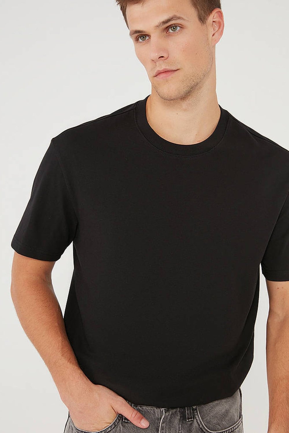 Mavi Pamuklu Rahat Kesim Bisiklet Yaka Basic Erkek T Shirt 066249-900 SİYAH